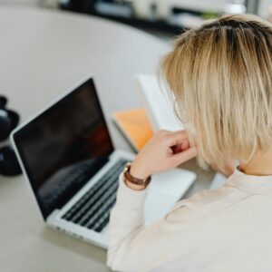 Kayıtlı online ISO ve VDA eğitimi izleyen katılımcı